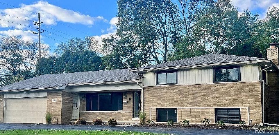 1st image of 3690 Berkshire Dr