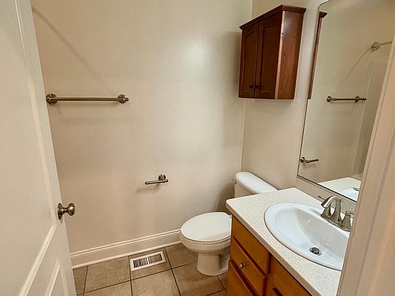 5th image of 5849 Broadway St APT 7