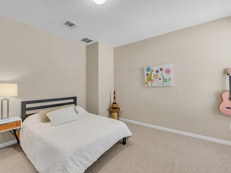 520 S Meadowlark St #B — Photo 8