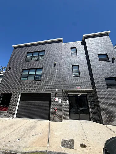 133 Pearl St #305 Photo 1