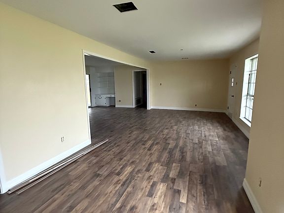 3rd image of 1310 E Goliad Ave