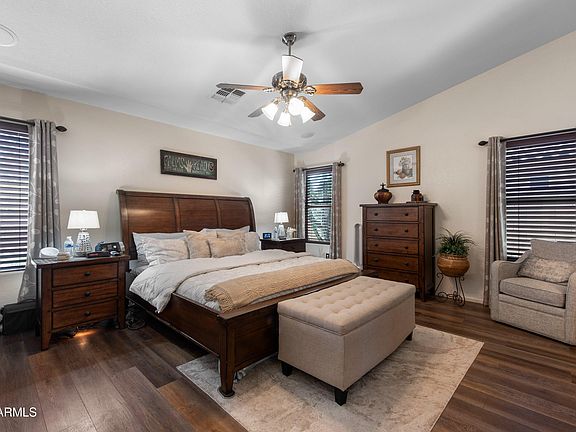 5th image of 709 E SADDLE WAY Way