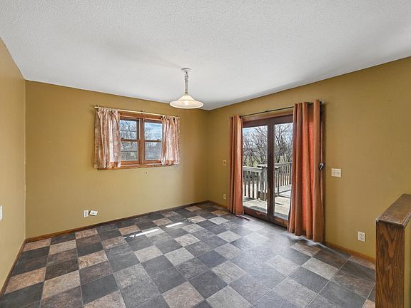 4th image of 945 East Ave NE