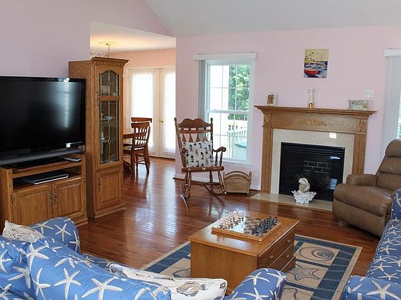 4th image of 37178 Carolina Dr