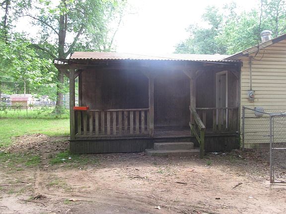 Covered Patio/Backyard