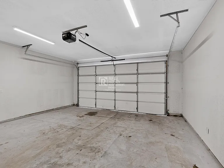 2000 Skylark Dr — Photo 35