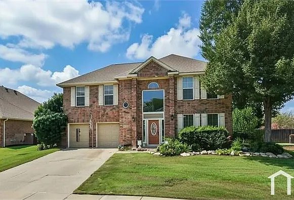 4555 Queenswood Dr — Photo 2