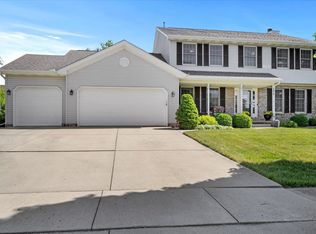 3215 Eagle Crest Rd, Bloomington, IL 61704