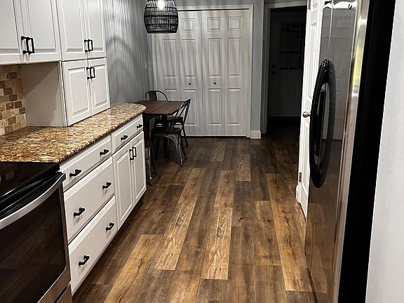 5th image of 126 Willow Pond Ln