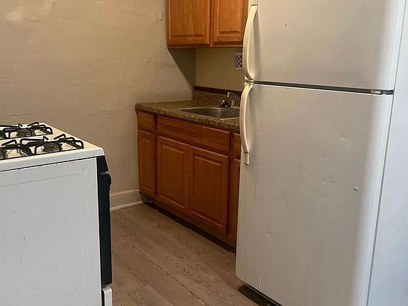 4th image of 13641 Dexter Ave #111