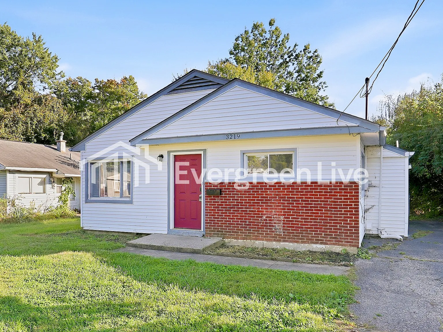 3 bed, 1.0 bath, 918 sqft, $1,495 — Photo 2