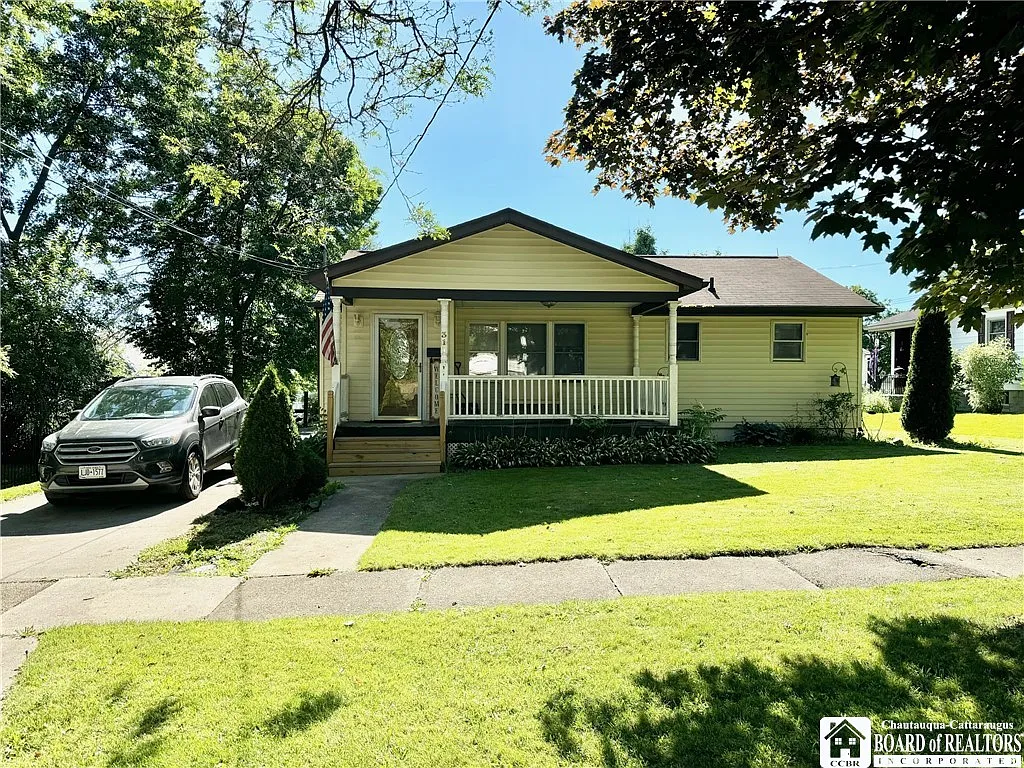 311 Charles St photo 1