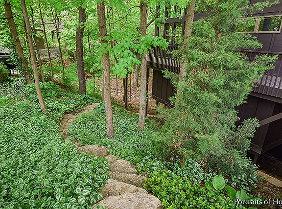 2nd image of 201 Oakwood Dr