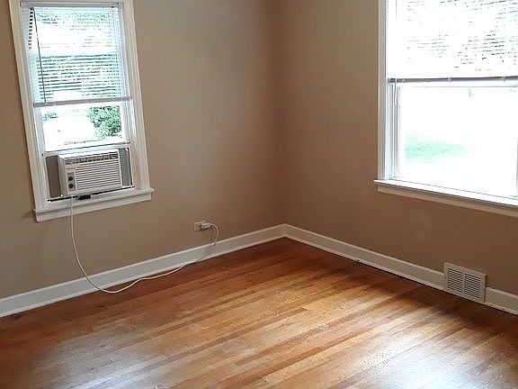 3rd image of 27W282 Sunnyside Ave