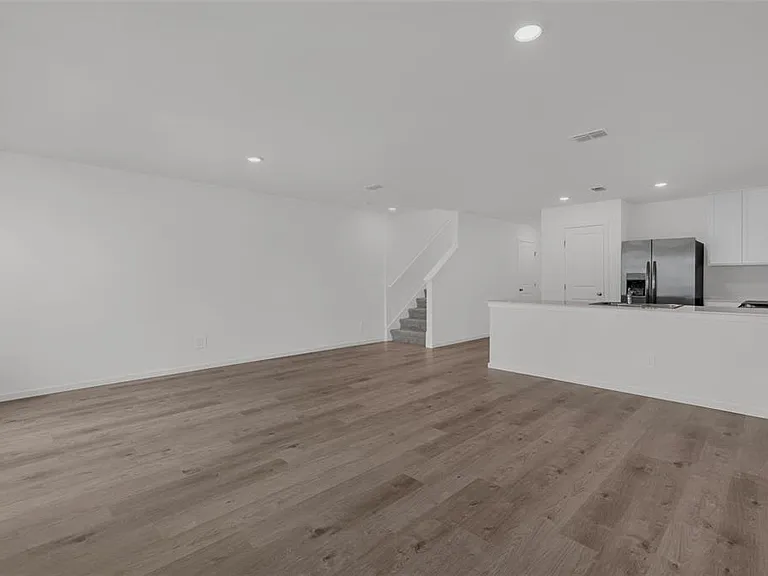 2424 Bevel Ln — Photo 8