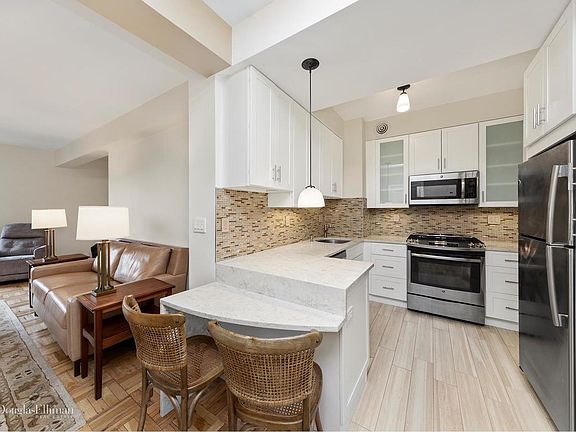 2nd image of 301 E 48th St APT 18H