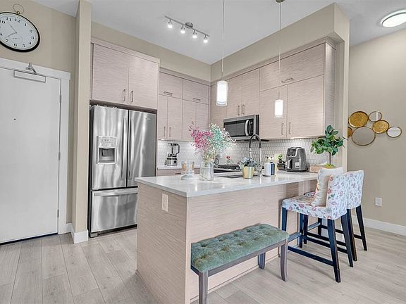 4th image of 2120 Gladwin Rd #219