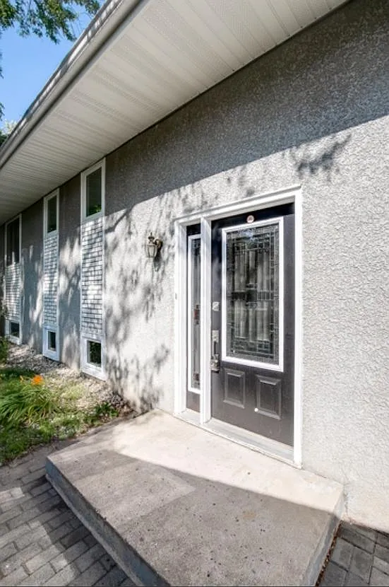 5 bed, 2600 sqft, $3,500 — Photo 2