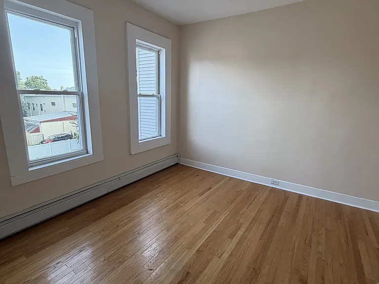 373-375 Blatchley Ave #3A — Photo 3