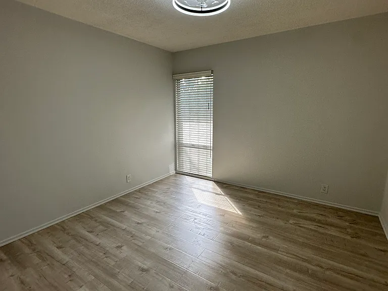 5626-5630 Sultana Ave — Photo 49