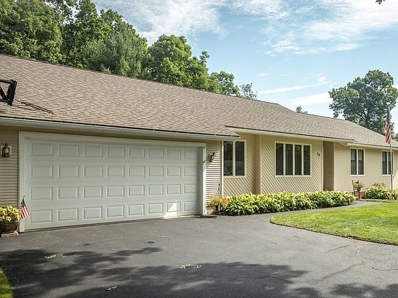 2nd image of 19 Pauline Ln