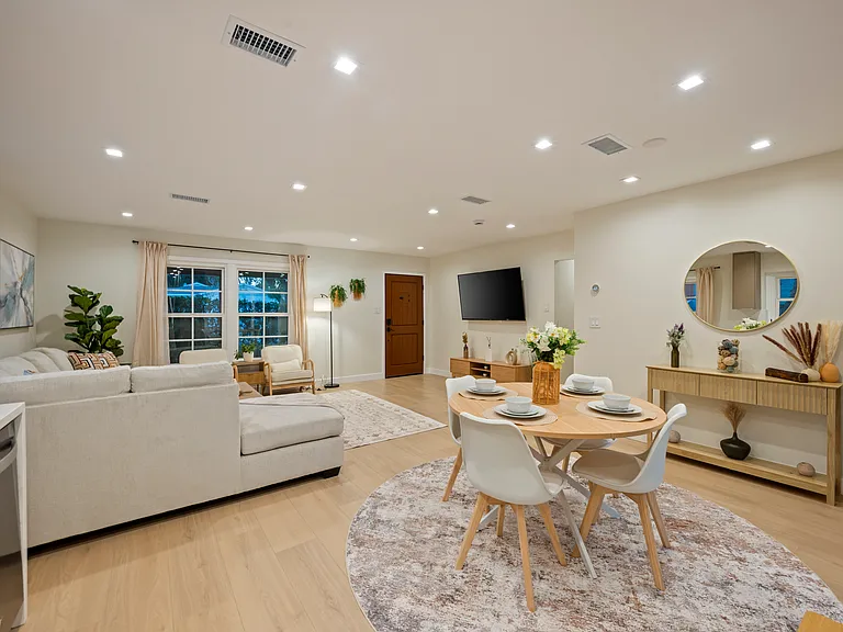 21901 Velicata St — Photo 10