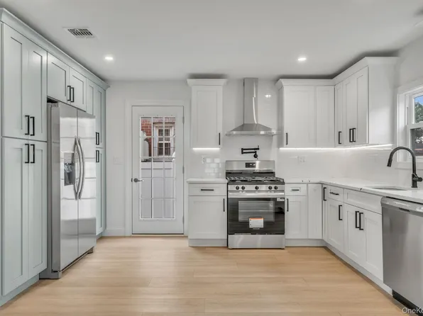 215 W Marie Street, Hicksville, NY 11801