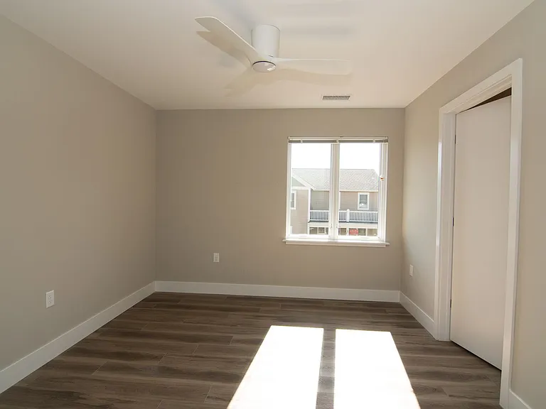 Sunrise Apartments — Photo 39