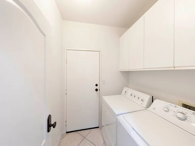 19 Lucania Dr — Photo 10