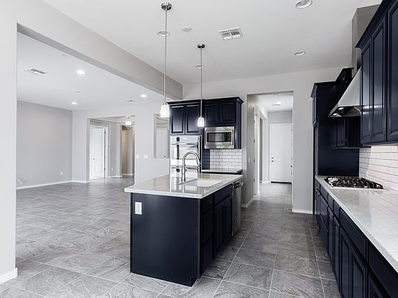 3rd image of 1069 W Desert Firetail Ln N