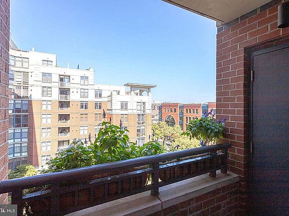3rd image of 1021 N Garfield St APT 622