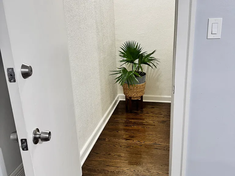2034 N Lamon Ave — Photo 7