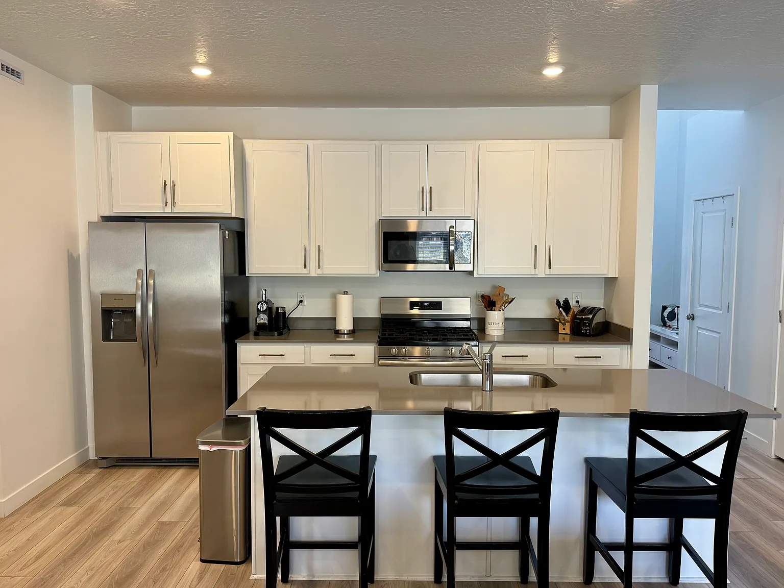 3 bed, 1750 sqft, $2,825 — Photo 4