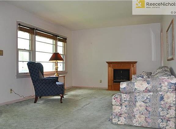 4th image of 9005 Holly St