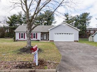 204 Oxford Ridge Ln, Kernersville, NC 27284
