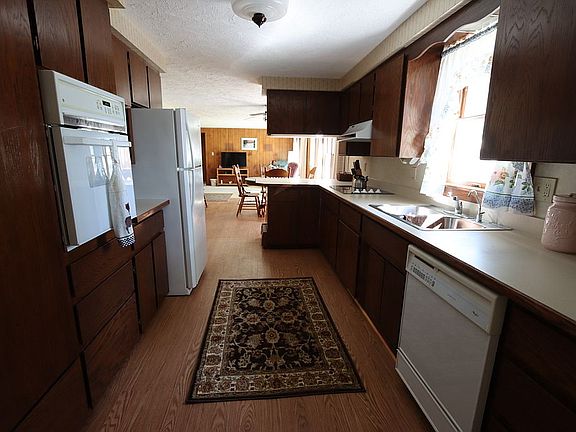 4th image of 4805 N Shore Dr NE