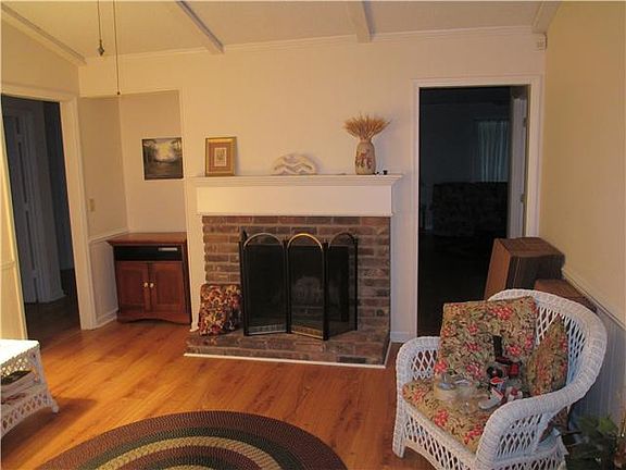 5th image of 1131 E Northfield Blvd