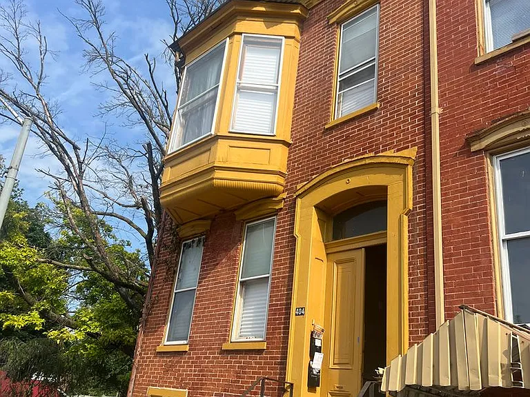404 E Market St — Photo 1