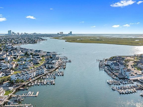 5th image of 444 W Shore Dr APT 1