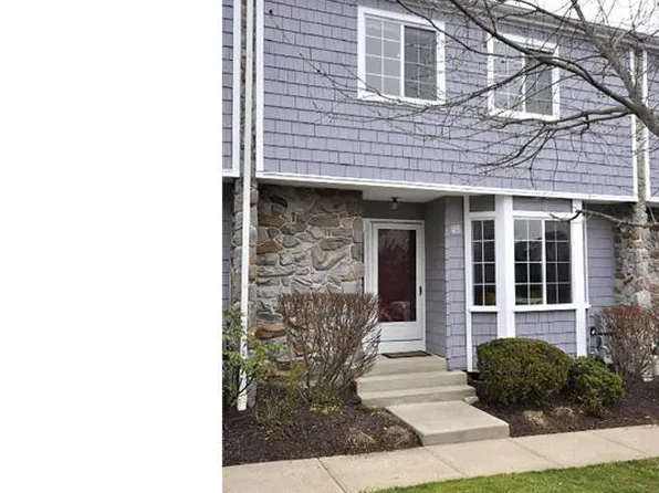 45 Constitution Ct, Wayne, PA 19087