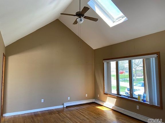 3rd image of 184 Crystal Dr