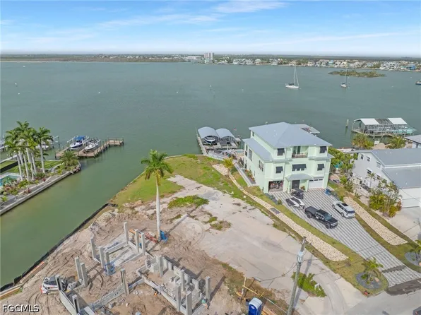 507 Carlos Cir, Fort Myers Beach, FL 33931