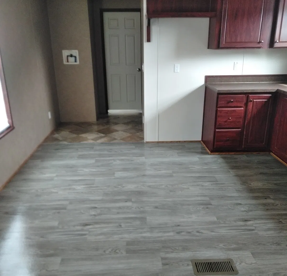 3 bed, 1088 sqft, $1,200 — Photo 4