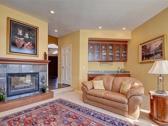 2nd image of 622 Manorwood Ln