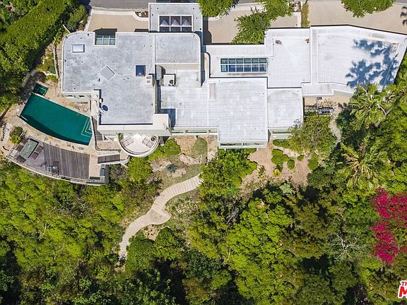 3rd image of 234 Bentley Cir