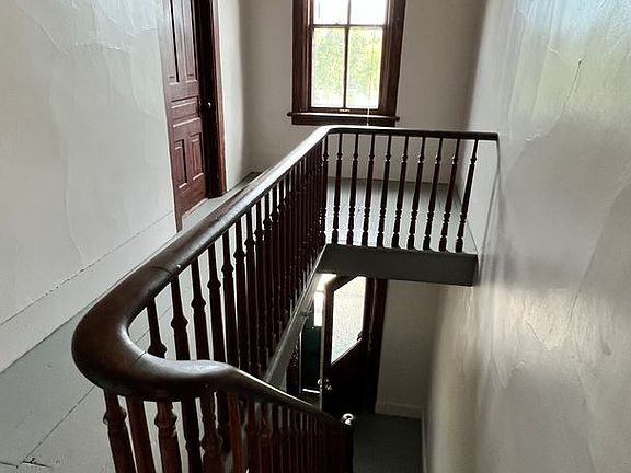 2nd image of 719 Livingston Ave NE #2