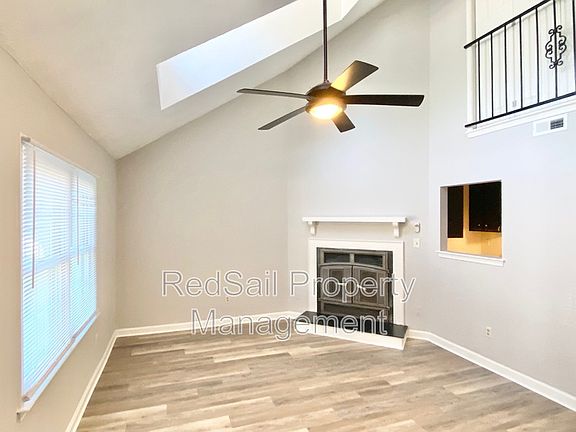 3rd image of 384 Kinsmen Way