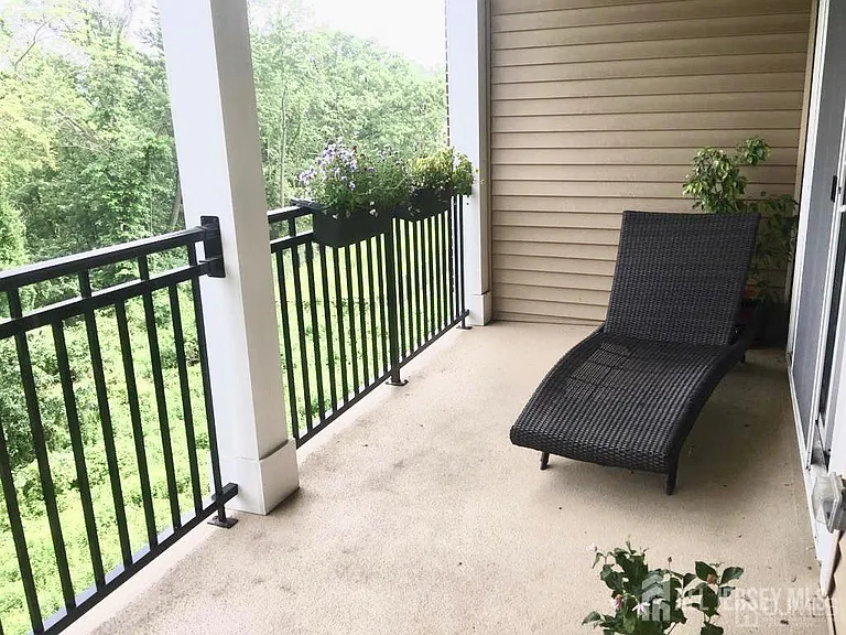 835 Liberty Ct — Photo 10