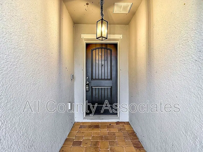 4 bed, 2.0 bath, 1696 sqft, $2,195 — Photo 4