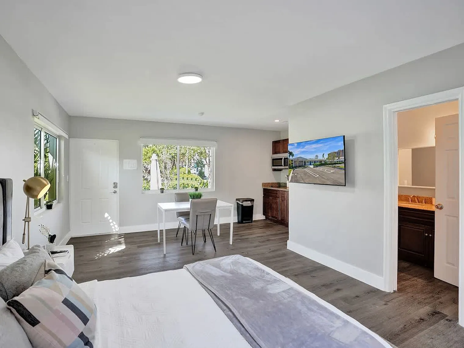 Studio, 1.0 bath, 387 sqft, $2,222 — Photo 2